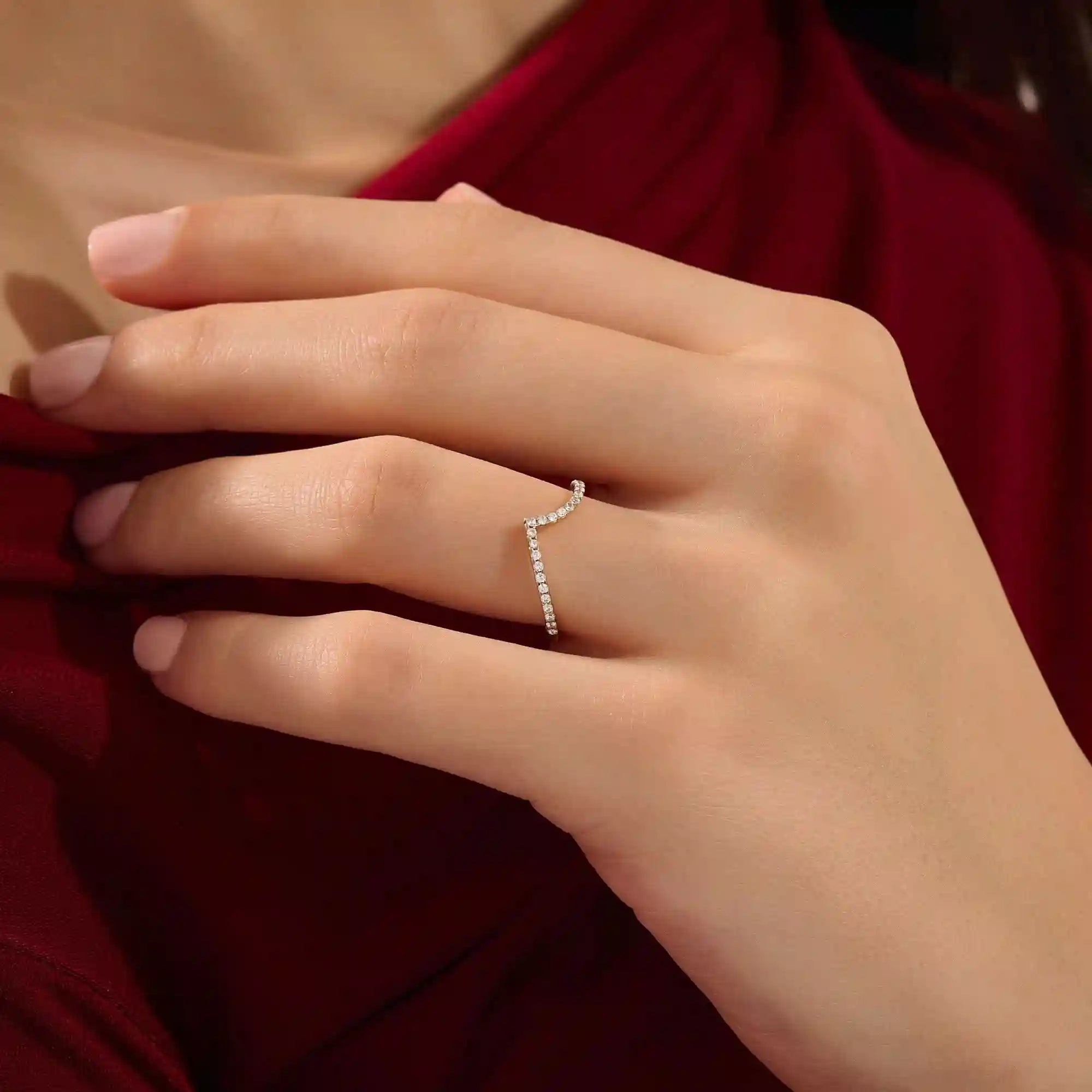 14 Ayar Altın Pırlanta Detaylı Chevron Yüzük