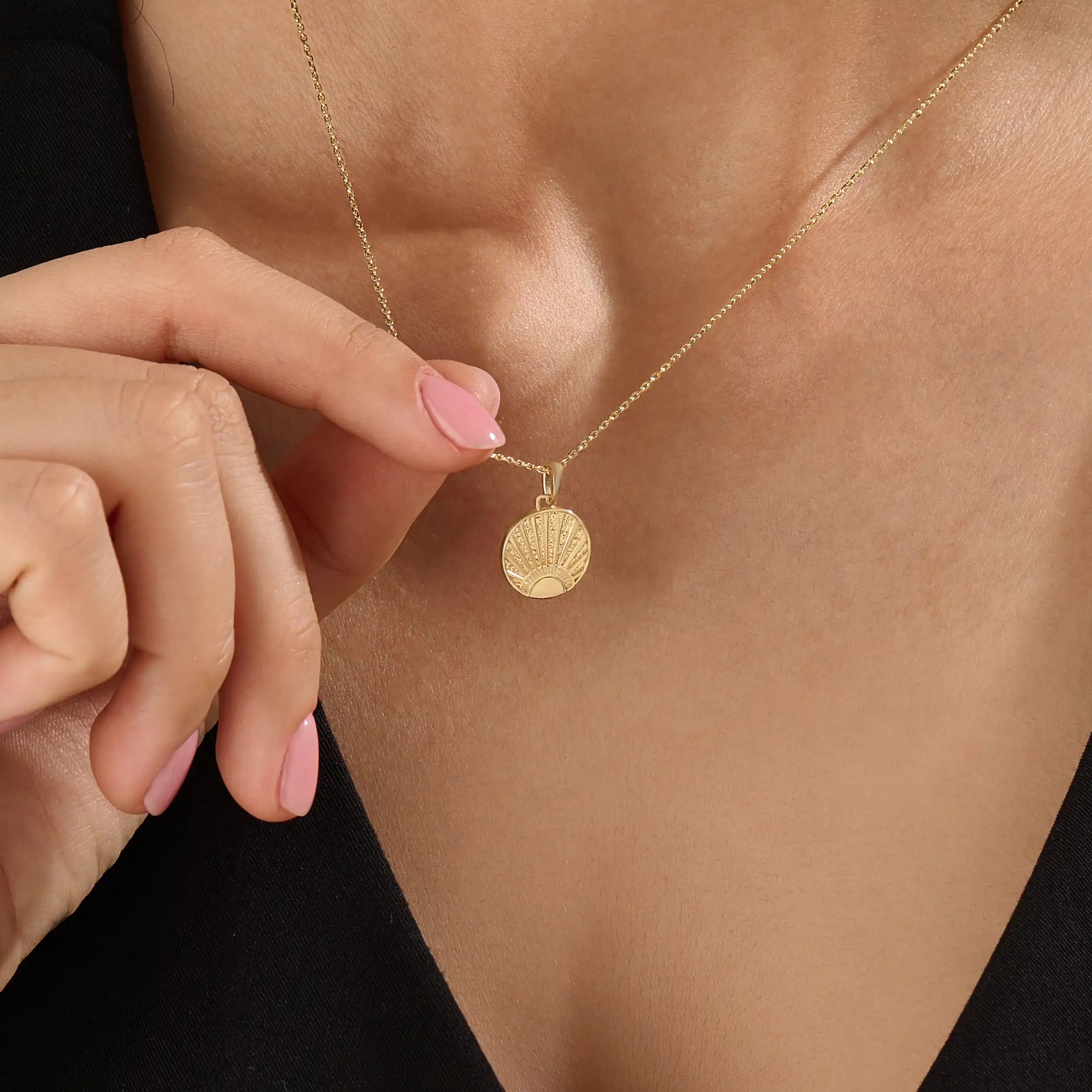 14 Ayar Vermeil Güneş Motifli Madalyon Kolye