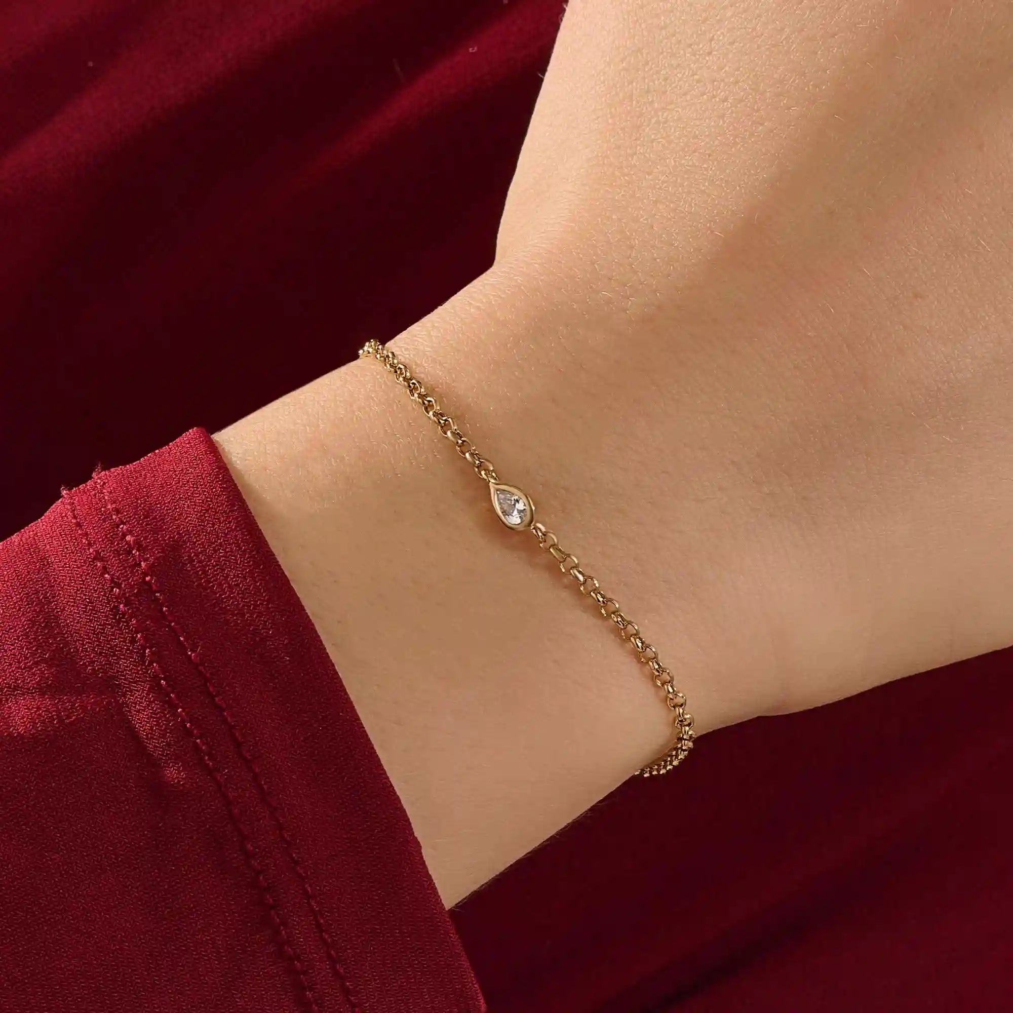 14 Ayar Altın Damla Pırlanta Detaylı Zarif Bileklik